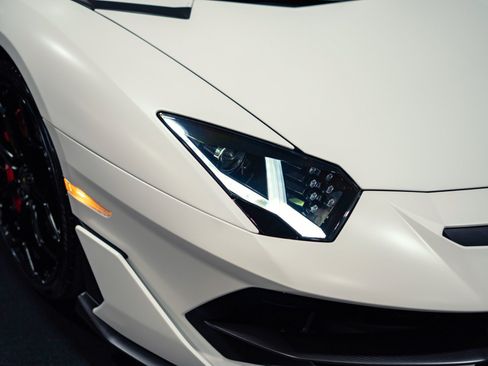 Used 2020 Lamborghini Aventador SVJ AWD/4WD image 42