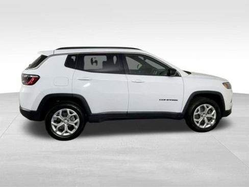 Used 2024 Jeep Compass Latitude AWD/4WD image 10
