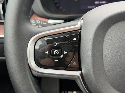 Certified 2024 Volvo XC60 B5 Plus w/ Protection Package Premier AWD/4WD image 17