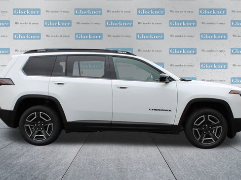 New 2026 Jeep Cherokee Laredo image 4