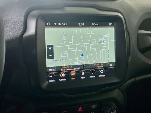 Used 2023 Jeep Renegade Latitude AWD/4WD image 13
