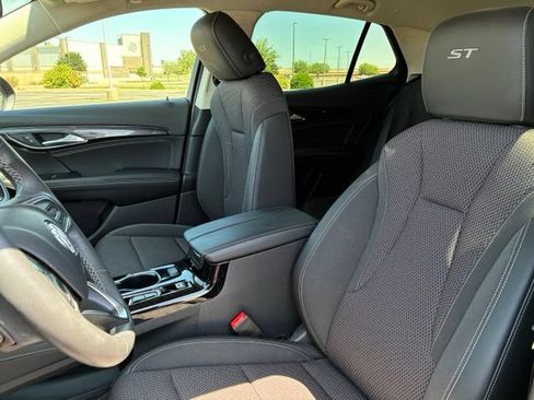 Used 2022 Buick Envision Preferred w/ Sport Touring Package FWD image 11