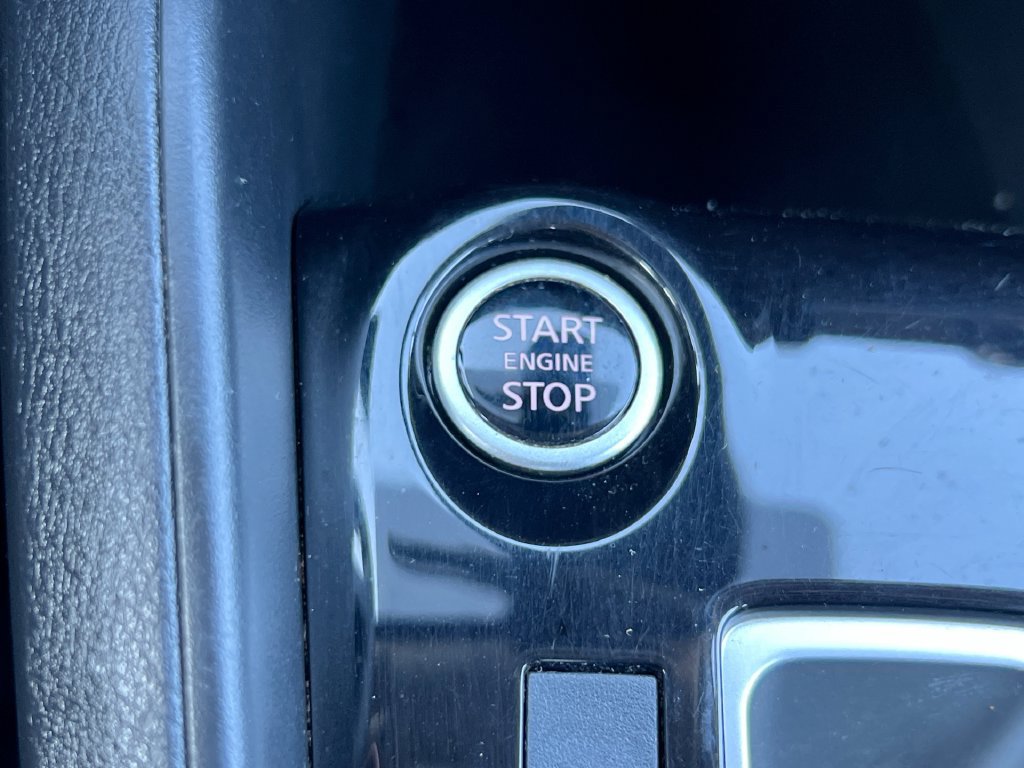 Used 2022 Nissan Versa SV FWD image 32
