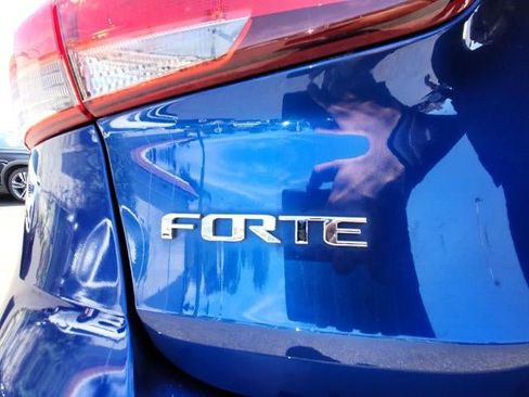 Used 2018 Kia Forte LX FWD image 27