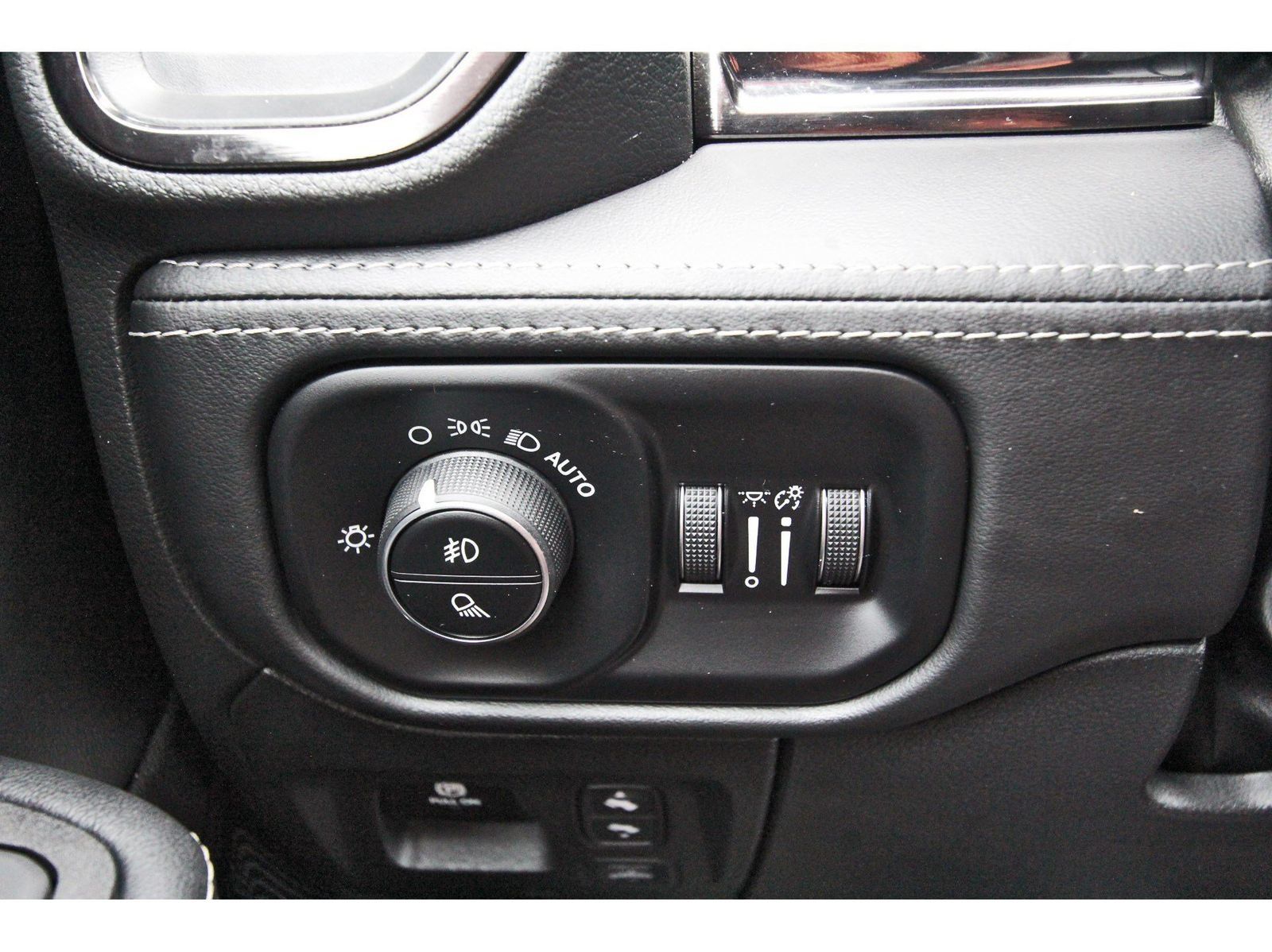 Used 2025 RAM 1500 Limited AWD/4WD image 19