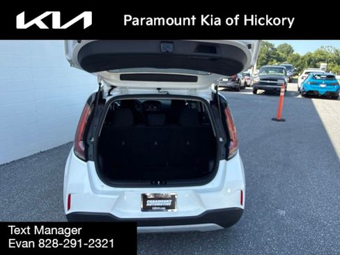 Used 2023 Kia Soul LX FWD image 9