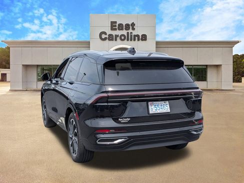 Used 2025 Lincoln Nautilus Reserve AWD/4WD image 5