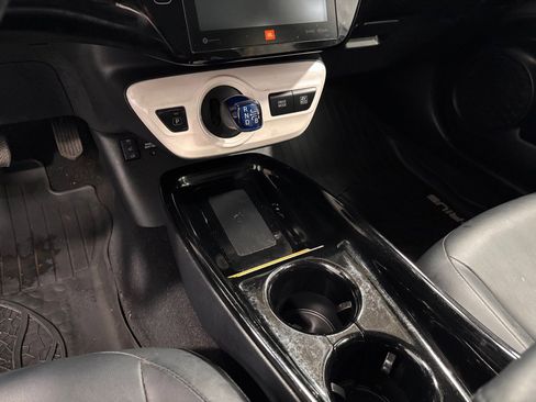 Used 2018 Toyota Prius image 14