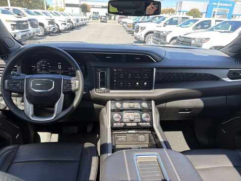 Used 2023 GMC Yukon Denali AWD/4WD image 30