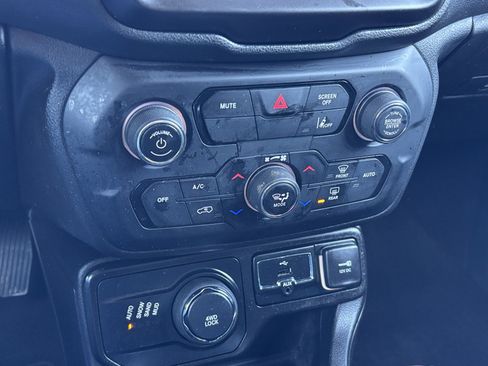 Used 2022 Jeep Renegade Latitude w/ Convenience Group image 23