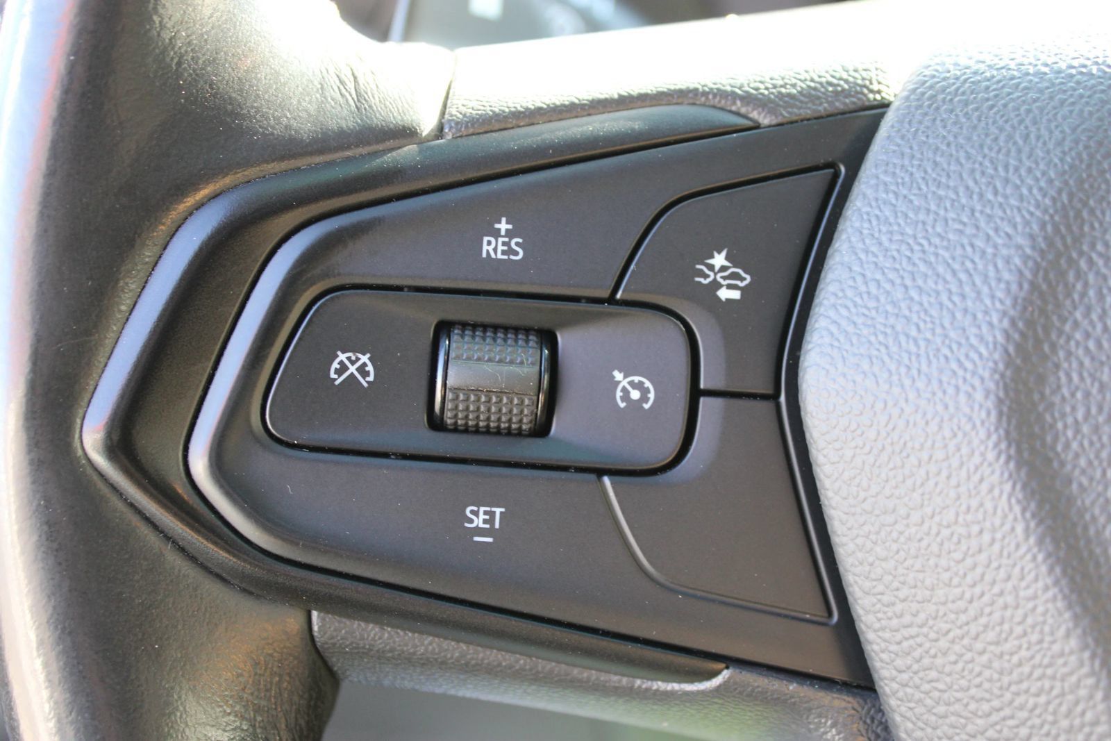 Used 2022 Chevrolet Bolt LT FWD image 23