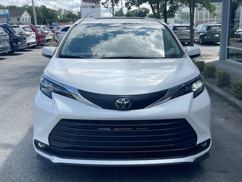 Used 2026 Toyota Sienna XLE FWD image 12