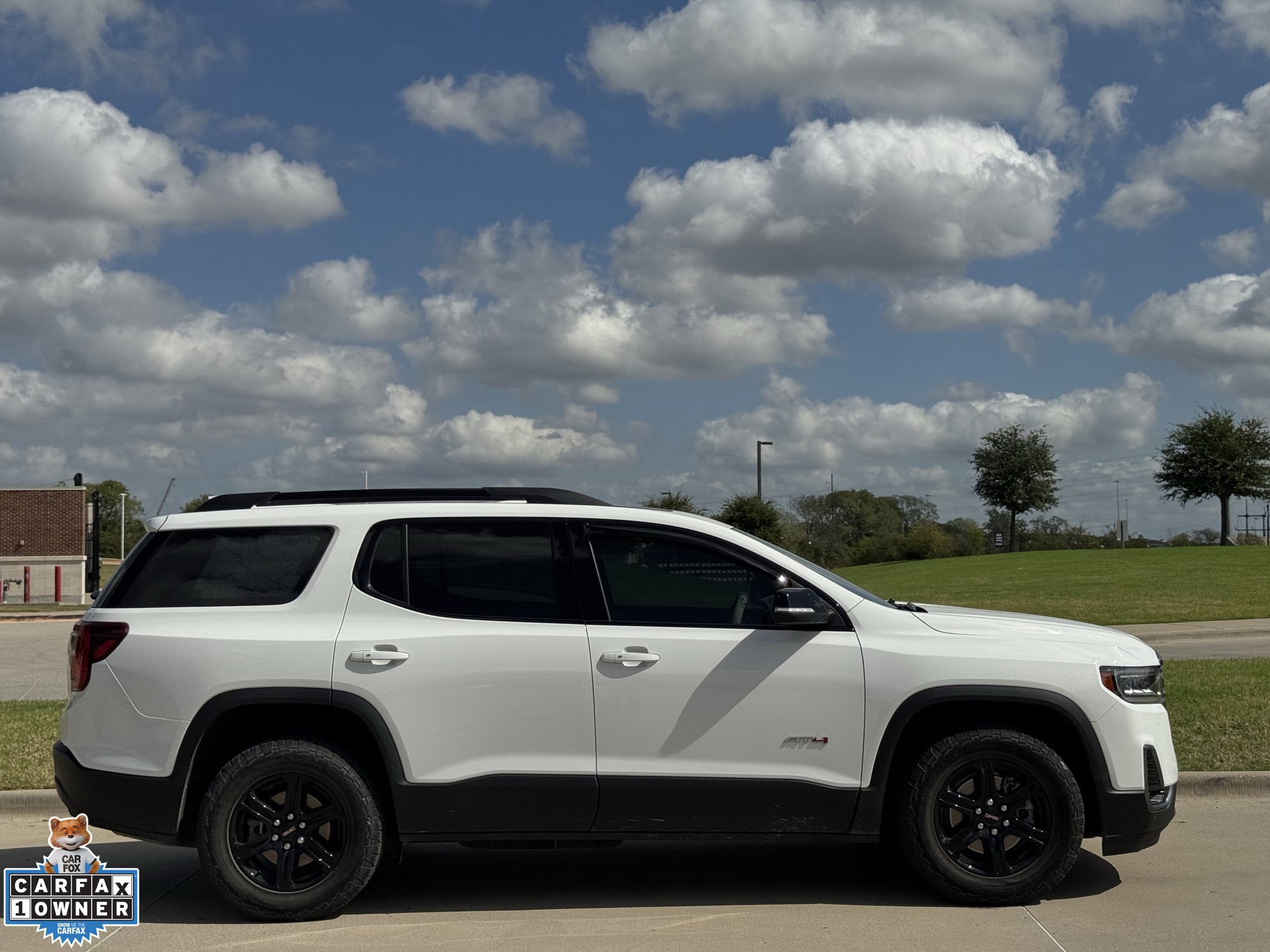 Used 2023 GMC Acadia AT4 w/ Technology Package AWD/4WD image 3