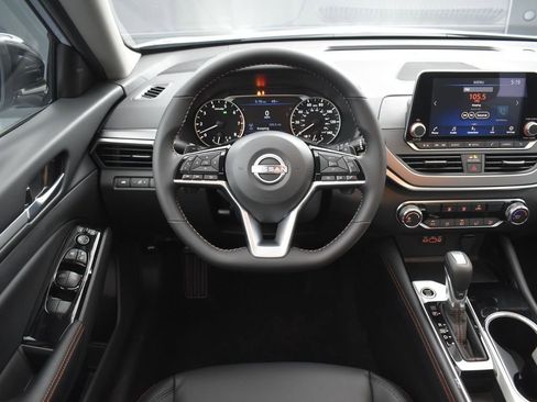 New 2025 Nissan Altima 2.5 SR image 13