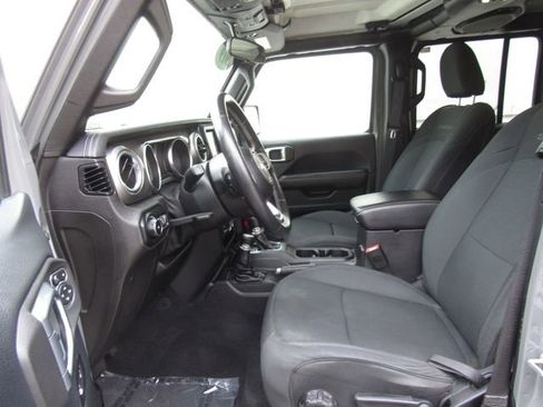 Used 2019 Jeep Wrangler Unlimited Sahara w/ Safety Group AWD/4WD image 12