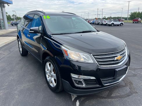 Used 2016 Chevrolet Traverse LT w/ Style and Technology Package FWD image 6