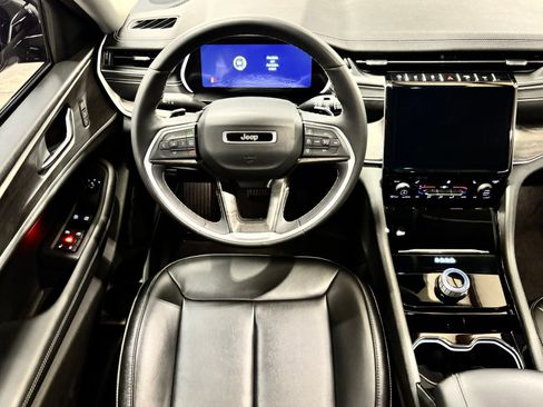 Used 2023 Jeep Grand Cherokee Limited RWD image 13