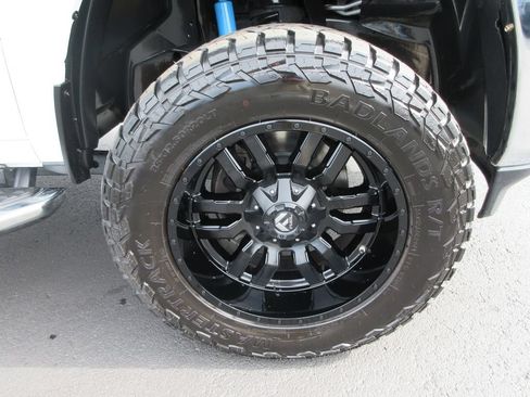 Used 2024 RAM 2500 Big Horn w/ Off Road Package AWD/4WD image 9