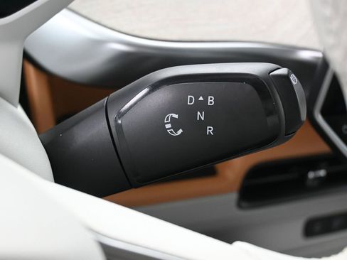 Used 2025 Volkswagen ID. Buzz 1st Edition image 16