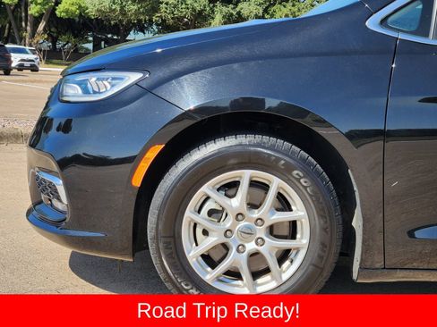 Used 2024 Chrysler Pacifica Touring-L FWD image 8