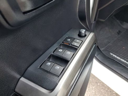 Used 2019 Toyota Tacoma TRD Sport image 17