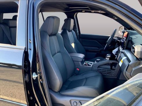 Used 2025 Toyota 4Runner Limited AWD/4WD image 9