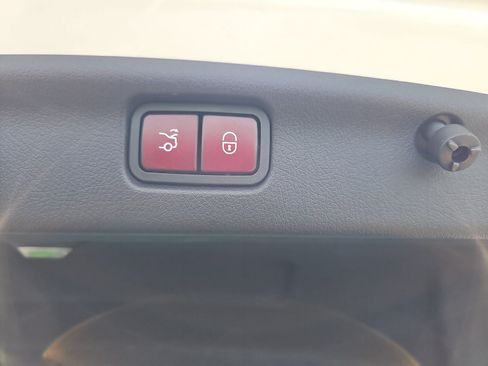 Used 2023 Mercedes-Benz C 300 Sedan image 31
