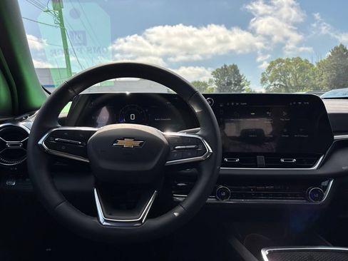 New 2026 Chevrolet Equinox LT w/ Convenience Package II FWD image 10