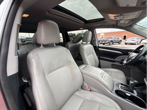 Used 2015 Toyota Highlander XLE FWD image 5