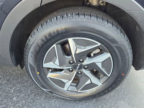 Used 2023 Kia Sorento EX w/ Panoramic Sunroof Package FWD image 13