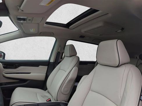 New 2026 Honda Odyssey Touring image 18