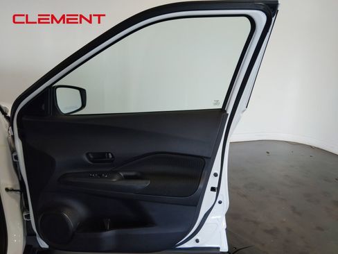Used 2022 Nissan Kicks S image 33
