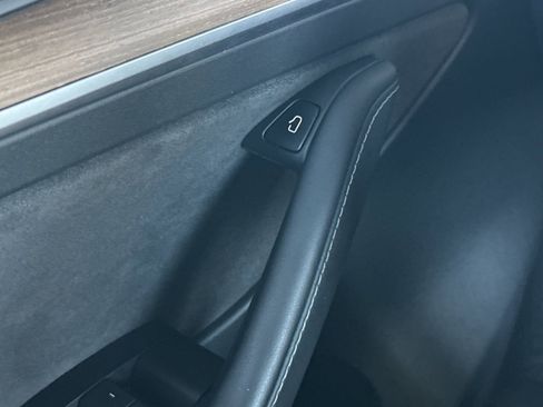 Used 2023 Tesla Model Y Long Range AWD/4WD image 29