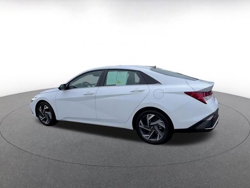 Used 2025 Hyundai Elantra Limited image 10