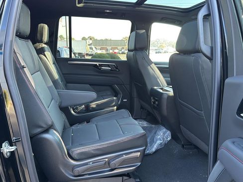 New 2026 Chevrolet Suburban RST image 11