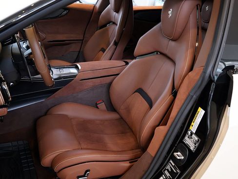 Certified 2025 Ferrari Purosangue AWD/4WD image 5