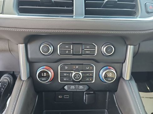 Used 2022 GMC Yukon XL SLE w/ Gmc Pro Safety Plus Package RWD image 29