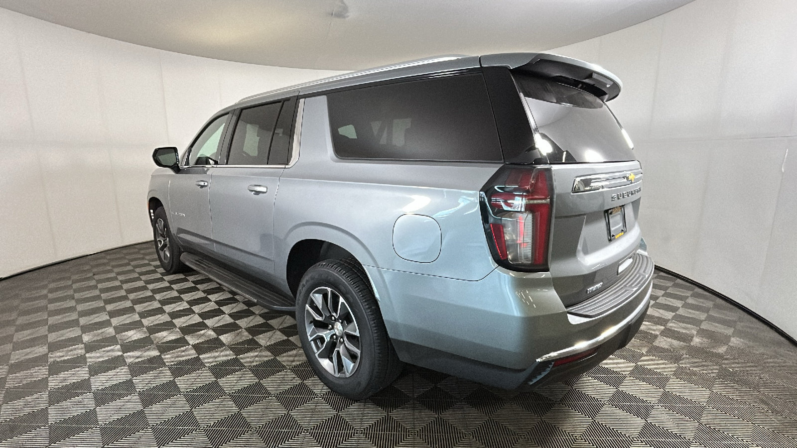Used 2024 Chevrolet Suburban LS w/ Driver Alert Package AWD/4WD image 5