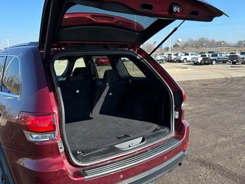 Used 2020 Jeep Grand Cherokee Laredo w/ Security & Convenience Group image 12