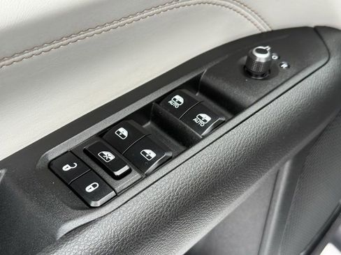 Certified 2023 Jeep Compass Limited image 15