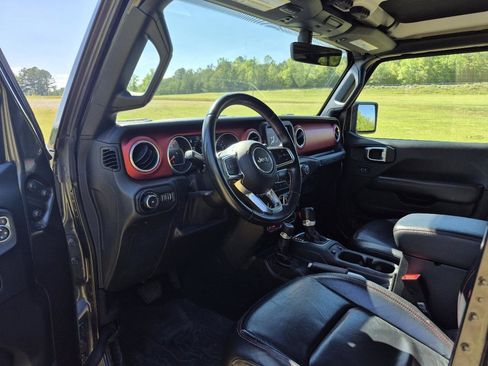 Used 2018 Jeep Wrangler Unlimited Rubicon w/ Dual Top Group AWD/4WD image 12