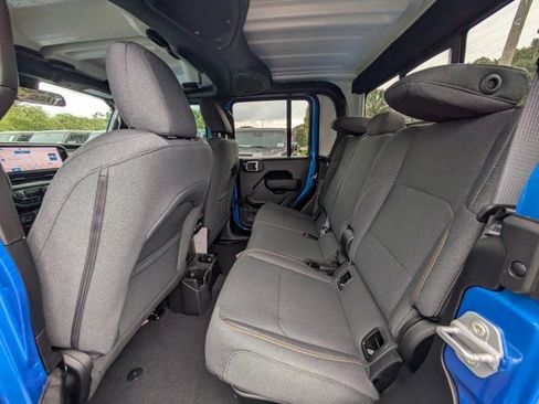 New 2025 Jeep Gladiator Sport image 11