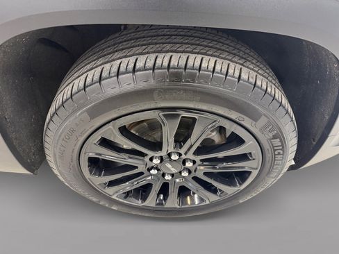 Used 2023 GMC Acadia SLE w/ Driver Convenience Package image 12