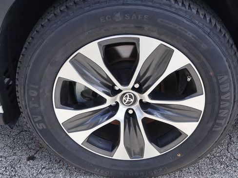 Used 2023 Toyota Highlander XLE FWD image 21