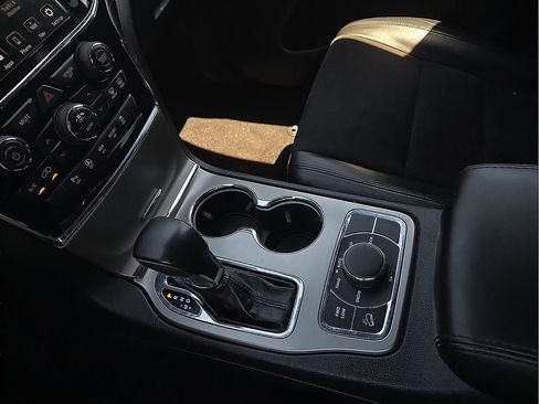 Used 2022 Jeep Grand Cherokee Laredo X AWD/4WD image 21