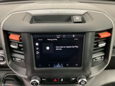 Used 2024 RAM 2500 Tradesman w/ Chrome Appearance Group AWD/4WD image 17