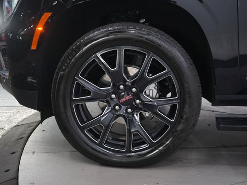 Used 2025 GMC Yukon XL Denali w/ Denali Reserve Package AWD/4WD image 30