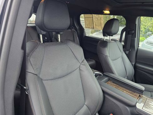 Used 2025 Toyota Sienna Platinum image 13