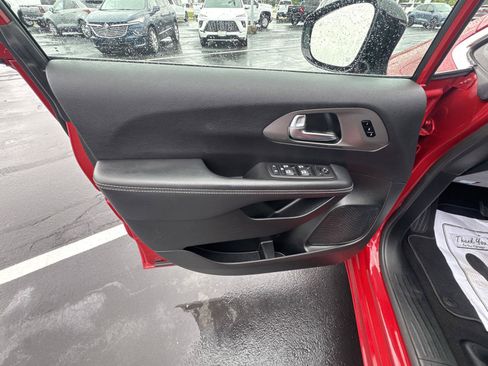 Used 2025 Chrysler Pacifica Select FWD image 8
