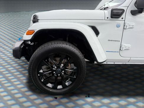 Used 2024 Jeep Wrangler Unlimited Sahara AWD/4WD image 16